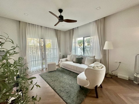 ให้เช่าบ้านเดี่ยว ใกล้ Mega Bangna
📍 Villaggio 2 ศรีนครินทร์ – บางนา
บ้านเดี่ยวตกแต่งสวย
เฟอร์นิเจอร์และเครื่องใช้ไฟฟ้าครบ พร้อมเข้าอยู่ทันที