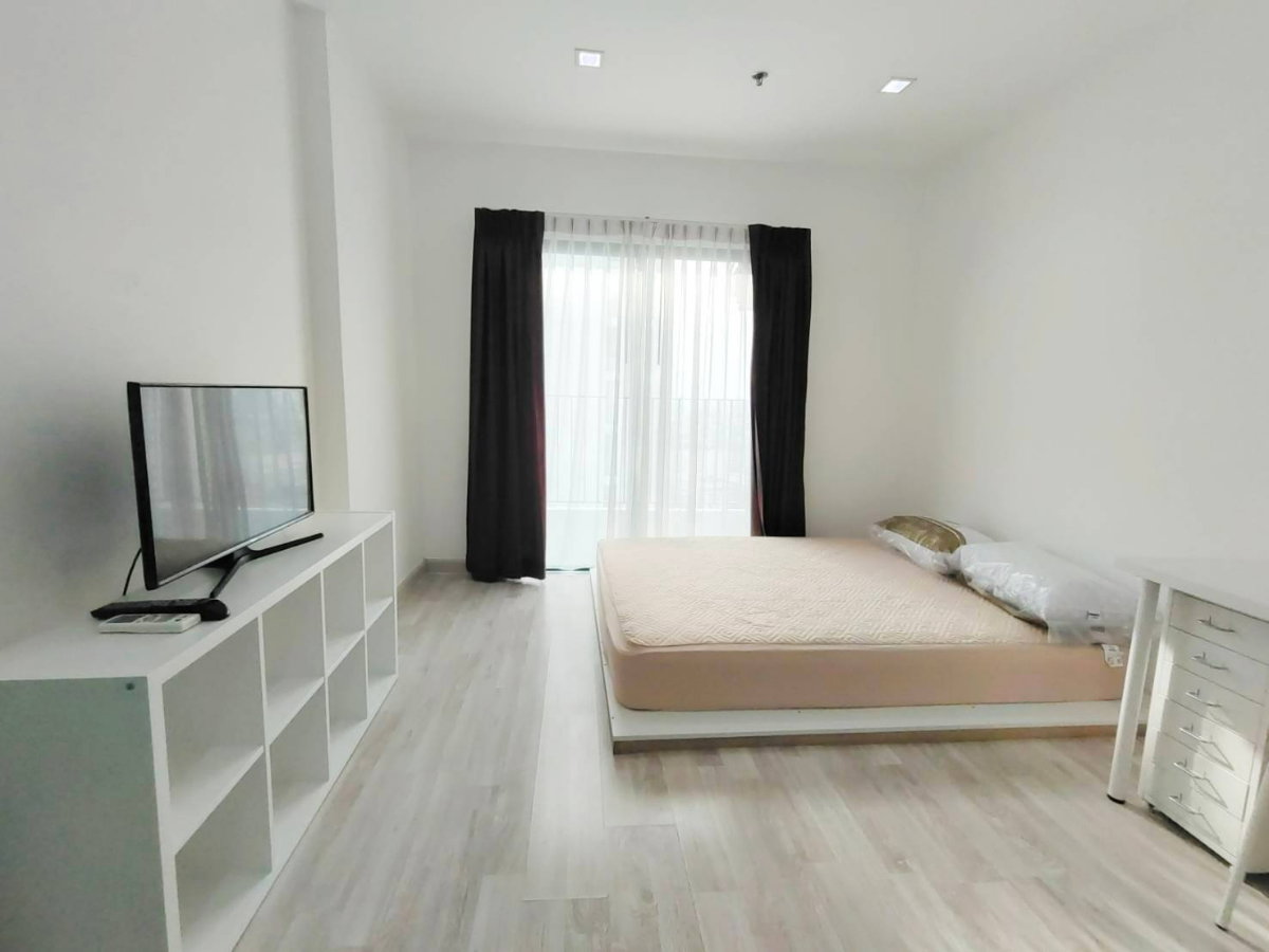 picture Ready to move in! Great price and just steps from the BTS - 2/4