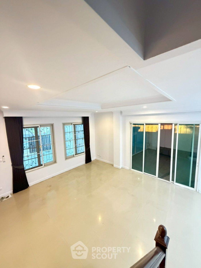 รูป ทาวน์เฮ้าส์ 3-ห้องนอน ที่ หมู่บ้านเออร์เบินสาทร ราชพฤกษ์ ใน บางจากภาษีเจริญ (ID 2782394) - รูปที่ 1/19