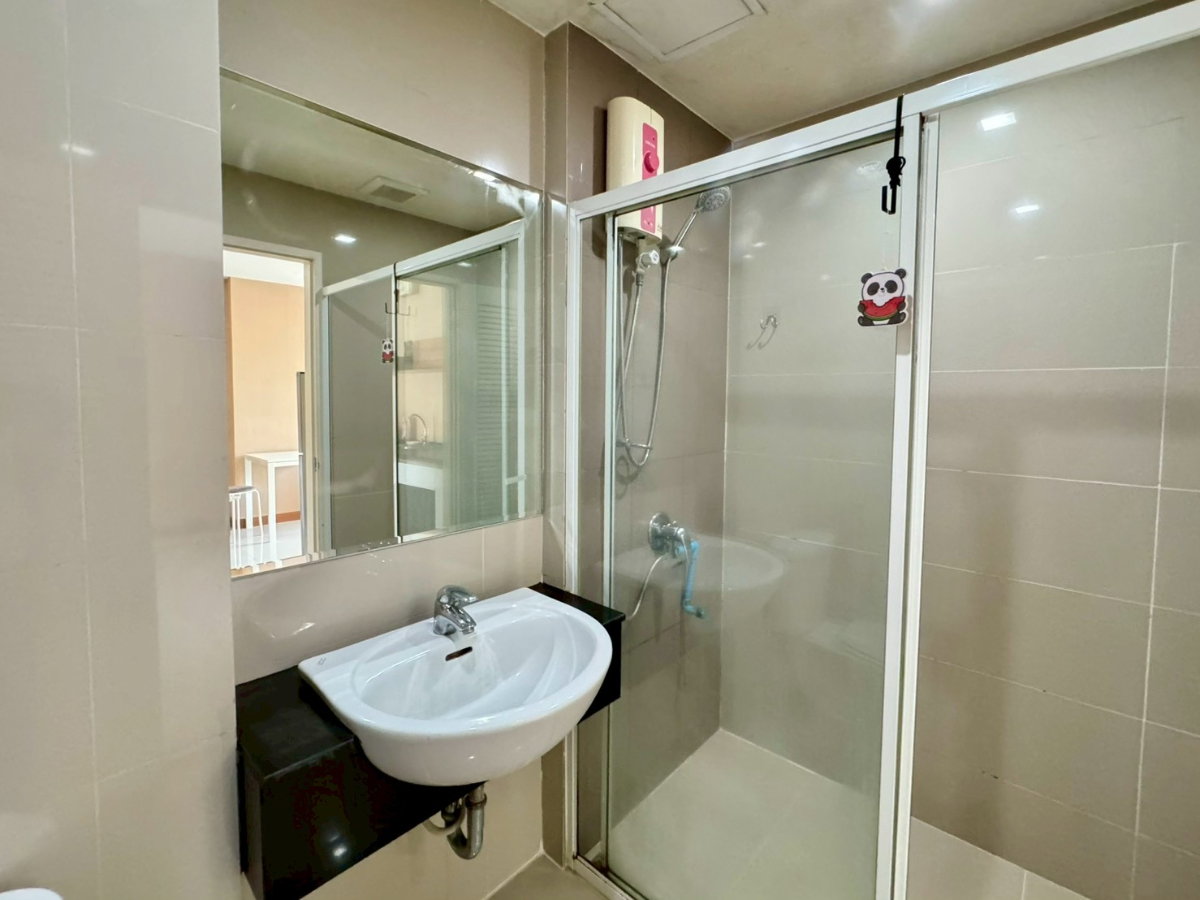 รูป ✈️ ให้เช่าคอนโด Airlink Residence ค่าเช่าเพียง 7,500 บาท/เดือนเท่านั้น 💕💎 เดินทางสะดวก ใกล้สนามบินสุวรรณภูมิ และรถไฟฟ้าแอร์พอร์ตลิงก์ลาดกระบัง🚗 - รูปที่ 4/4