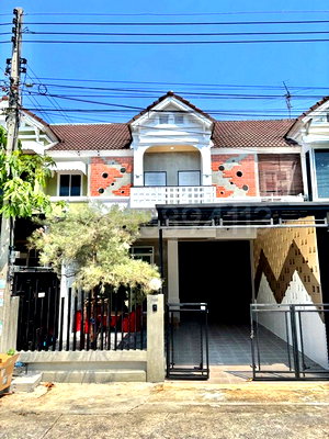 Townhouses for sale Khlong 4 Road : FOR SALE  TOWNHOUSE PROPERTY  2450000 BAHT.