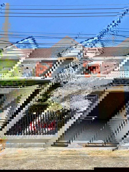 รูป ขายทาวน์เฮ้าส์ 2 ชั้น ปิยวรารมย์ คลอง 4 ธัญบุรี เนื้อที่ 24 ตรว 3นอน 2น้ำ เดินทางสะดวก เข้าเมืองได้หลายเส้นทาง - รูปที่ 1/8