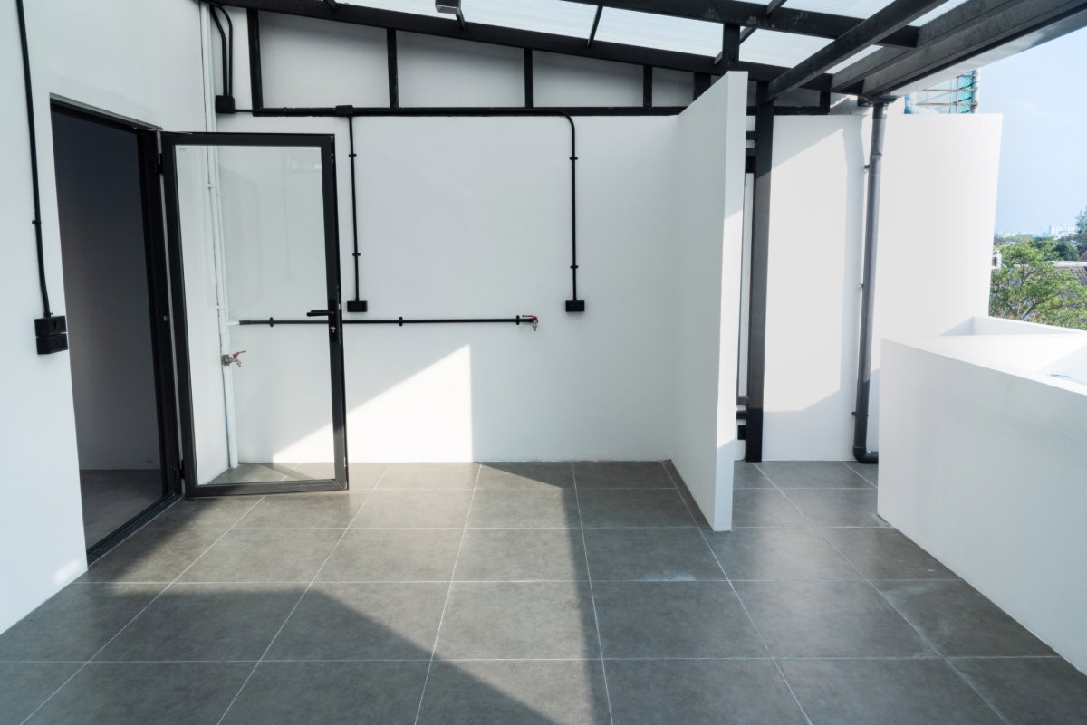 รูป Home Office Renovated and Ready to Sell / For Rent – Sukhumvit, Bangna Area - รูปที่ 48/52