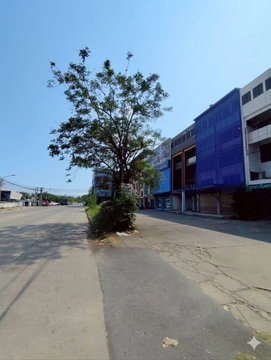Commercial building for rent , 4.5 floors 18.40 square wah. Located in a prime area on Lam Luk Ka – Lat Sawai Road, near KTC Skill Testing Center.