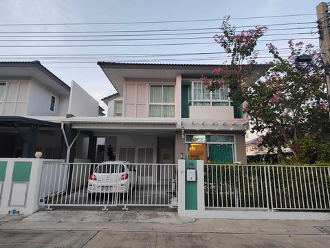 ให้เช่าบ้่านเดี่ยวโครงการเทรนดี้ ธารา บางนา