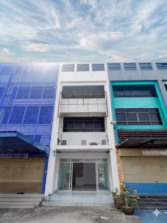 รูป ให้เช่า อาคารพาณิชย์ 4 ชั้นครึ่ง พื้นที่ 18.40 ตรว. ทำเลศักยภาพ ติดถนนลำลูกกา - ลาดสวาย ใกล้ KTC Skill Testing Center - รูปที่ 3/8