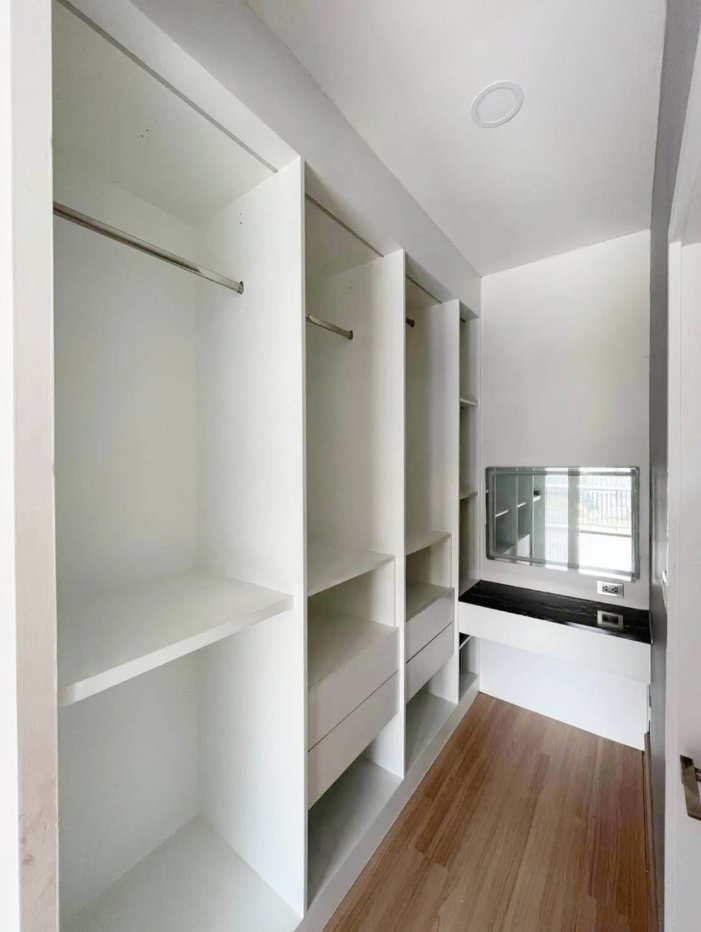 รูป  ให้เช่าบ้านเดี่ยว Britania Bangna Km.12 รีโนเวทใหม่ เฟอร์ฯครบ ติด ถ.บางนา-ตราด เพียบพร้อมด้วยสิ่งอำนวยความสะดวก ใกล้ทางด่วน ใกล้สุวรรณภูมิ 20 นาที - รูปที่ 16/18