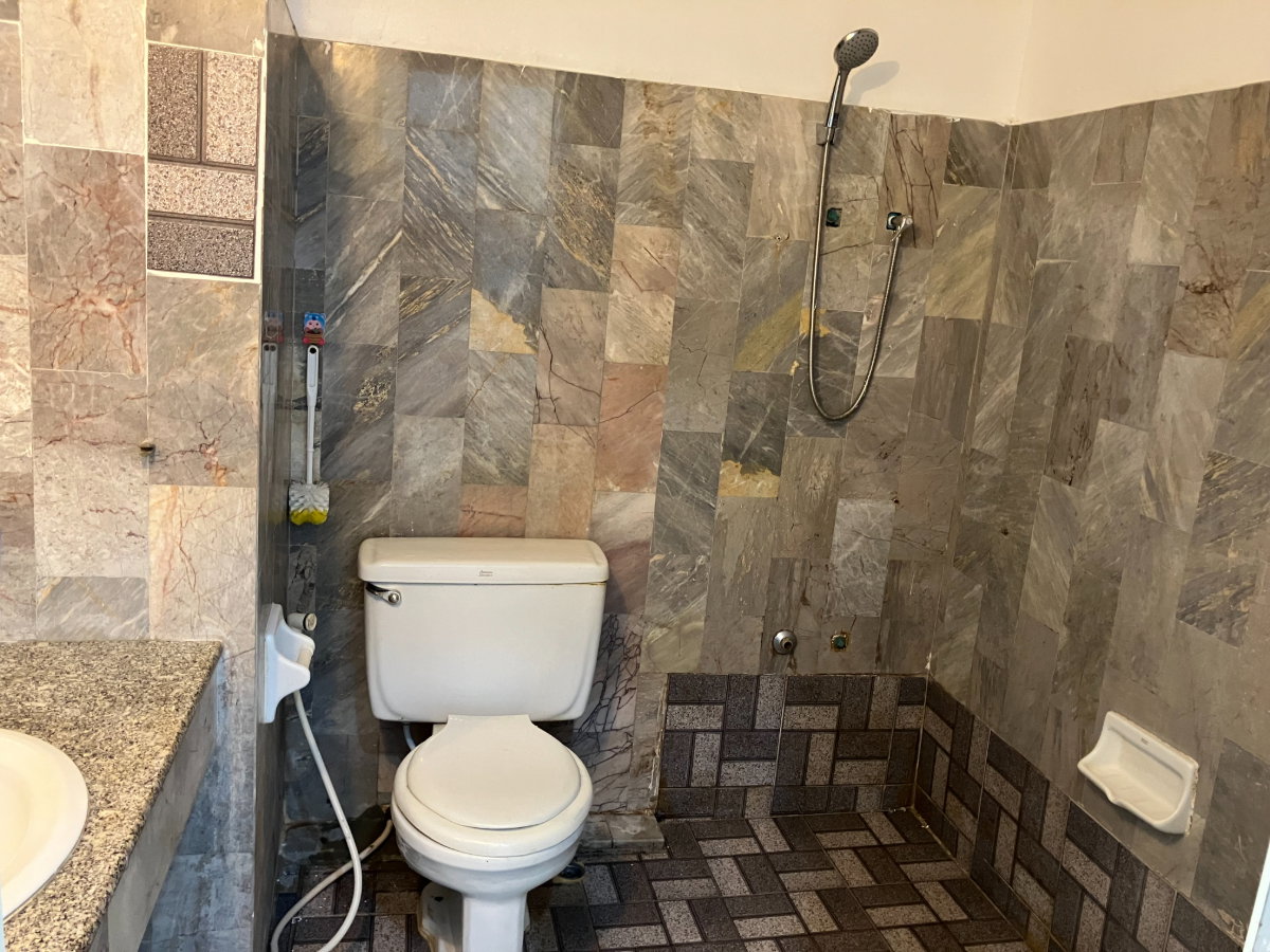 รูป  ให้เช่าด่วน พร้อมเข้าอยู่ !  นิรันดร์เรซิเดนซ์ 3 ตึก J ให้เช่าราคาถูก ใกล้มหาลัยรามคำแหง 2 ใกล้เมกะบางนา ราคา 2000/ เดือน !  - รูปที่ 2/5