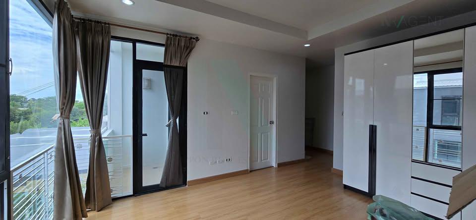 รูป 📌 ให้เช่าทาวน์เฮาส์ 3 ชั้น สาริน วิช สุขุมวิท 107 3 ห้องนอน 4 ห้องน้ำ - รูปที่ 7/8