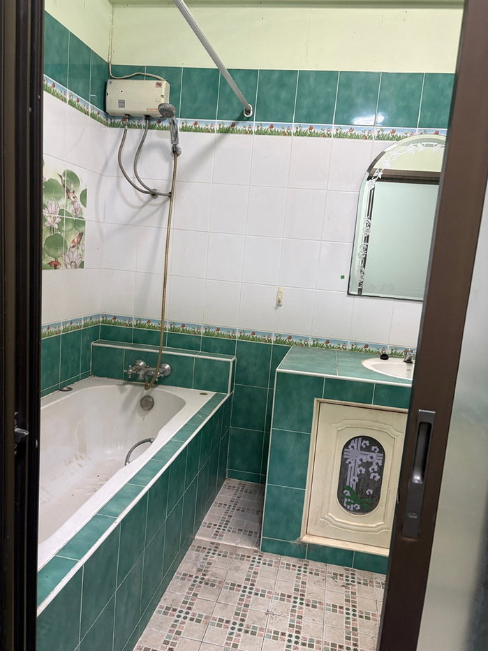 รูป ให้เช่าอาคารพาณิชย์ อ้อมใหญ่ 4 ชั้นครึ่ง พื้นที่ใช้สอยกว่า 220ตรม. หน้ากว้าง4เมตร ลึก15เมตร เพียง 10,000.-/เดือน เหมาะสำหรับทำออฟฟิศ-สตูดิโอ-โกดัง - รูปที่ 3/15