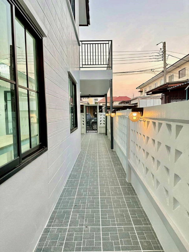 รูป บ้านหลังมุม แถมแอร์ 2 เครื่อง  มีระเบียงหน้าบ้าน   #หมู่บ้านบัวทอง 4  ถนนบ้านกล้วย – ไทรน้อย  บางบัวทอง  รีโนเวทใหม่  ใกล้เซ็นทรัล เวสเกต - รูปที่ 6/22