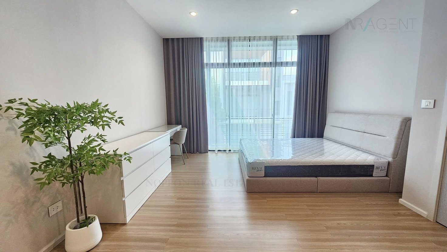 รูป 📌 ให้เช่าทาวน์เฮาส์ 4 ชั้น เนอวานา ดีฟายน์ ศรีนครินทร์-พระราม 9 3 ห้องนอน 4 ห้องน้ำ - รูปที่ 5/8