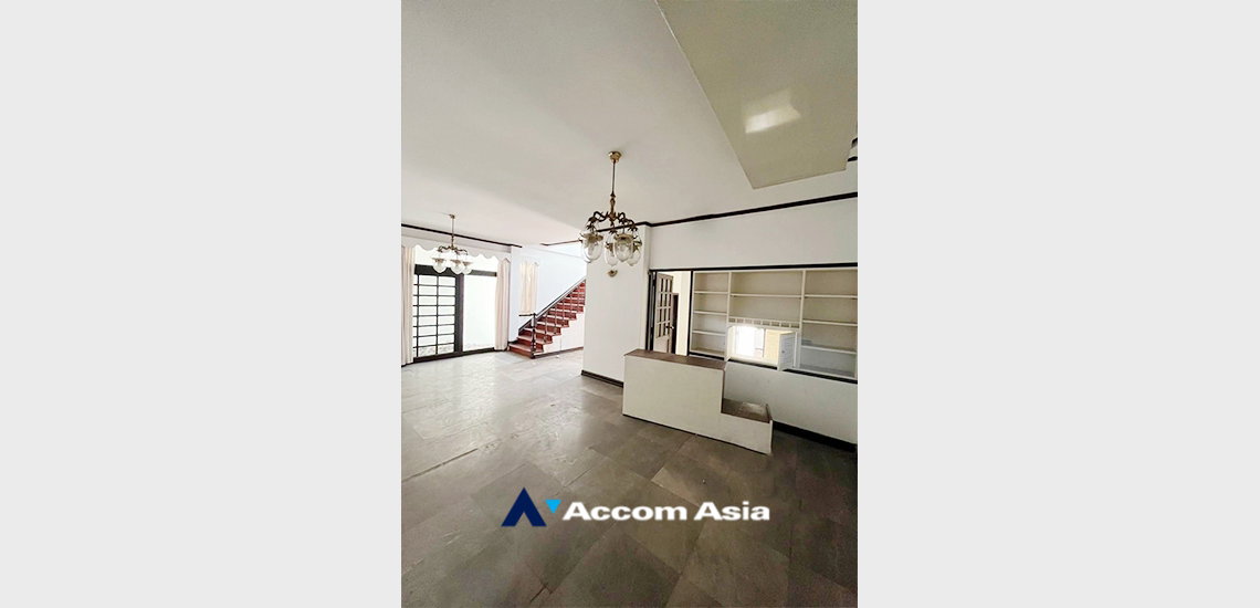 picture 🔼🔽 AccomA 📩  3 BR Townhouse in  Lumphini (AA30203) - 1/18