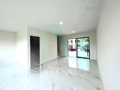 ทาวน์โฮมให้เช่า : 📌 ให้เช่าทาวน์เฮาส์ 3 ชั้น อัลติจูด คราฟ บางนา 3 ห้องนอน 4 ห้องน้ำ