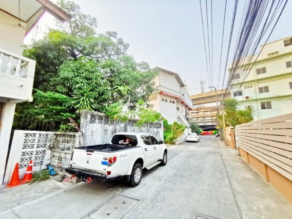 รูป ที่ดินพร้อมอาคาร 3ชั้น 5นอน 4น้ำ สุขุมวิท83 BTSปากน้ำ ใกล้ BTS ศรีนครินทร์ 500 ม. และหอชมเมืองสมุทรปราการ 1ไร่ 1000 ตร.ม. - รูปที่ 5/8