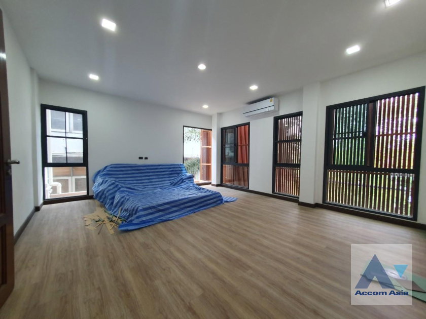 รูป 🔼🔽 AccomA 📩 Newly renovated,Fully Furnished,Big Balcony 3 BR House in Khlong Tan Nuea (AA35536) - รูปที่ 8/20