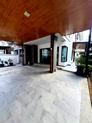 Twin houses for rent Bangkok : Modern 3-Storey Semi-Detached Home - SUPALAI ESSENCE Ladprao 107 – Prime Bangkok Location