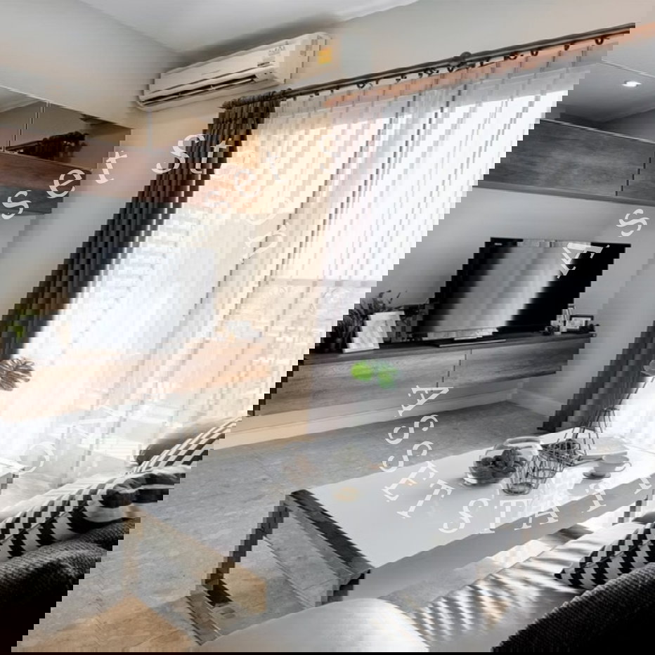 picture THE CREST Sukhumvit 34: Prime location, just 150 meters from BTS Thonglor. - 1/12