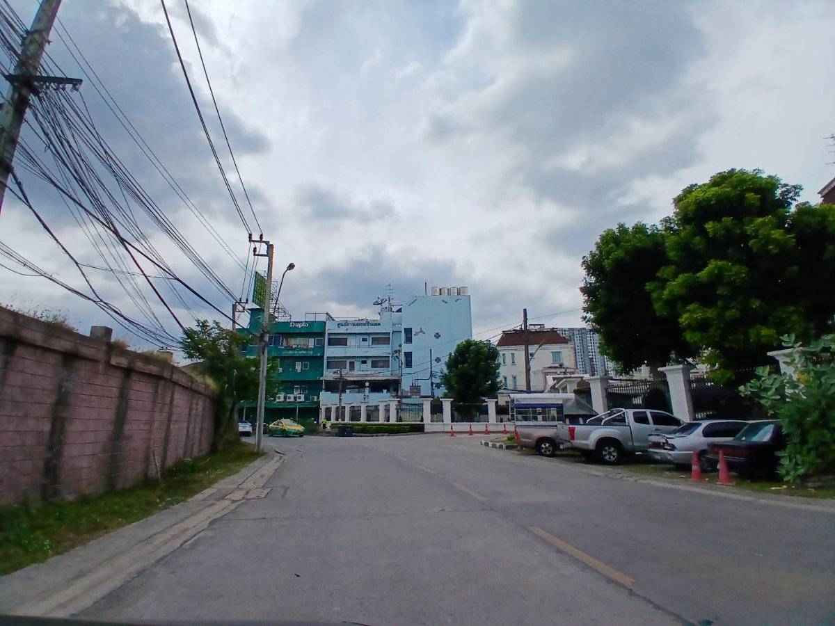 picture For rent Ngamwongwan 47 Intersection 1-2 - 13/16