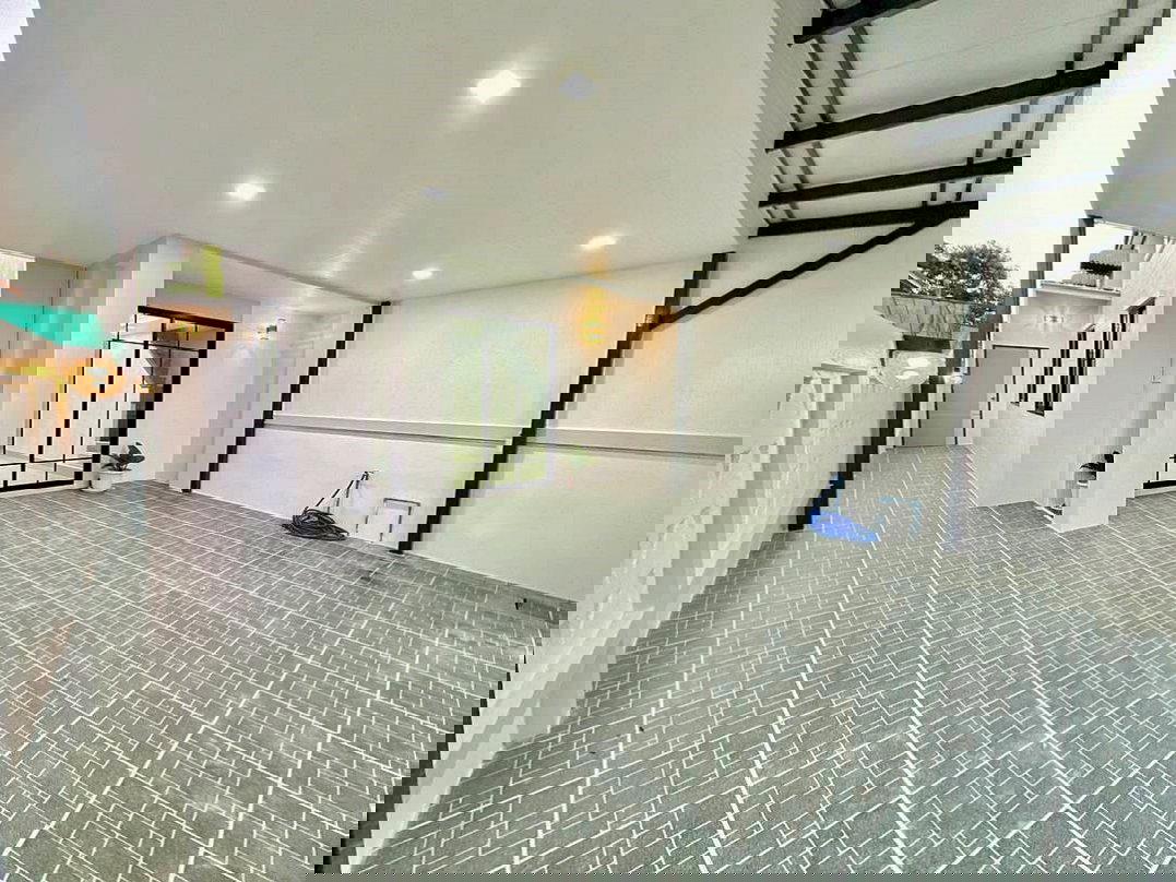 รูป บ้านหลังมุม แถมแอร์ 2 เครื่อง  มีระเบียงหน้าบ้าน   #หมู่บ้านบัวทอง 4  ถนนบ้านกล้วย – ไทรน้อย  บางบัวทอง  รีโนเวทใหม่  ใกล้เซ็นทรัล เวสเกต - รูปที่ 5/22