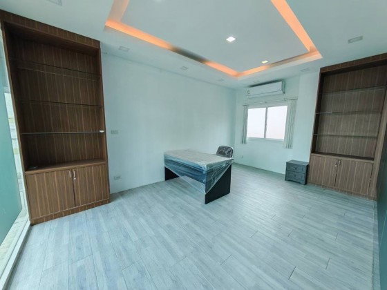 รูป ให้เช่าอาคาร / Home Office 2 ชั้น ซอยลาดพร้าว 87 / แอร์ 7 เครื่อง /มีเฟอร์นิเจอร์สำนักงาน / เหมาะเป็นสำนักงาน จดบริษัทได้ - รูปที่ 8/14