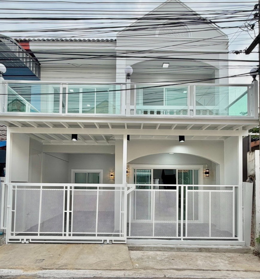 รูป ขายทาวน์เฮาส์ 2 ชั้น หมู่บ้านกิตติยารักษ์ ทำเลศักยภาพสนามบินน้ำ ตรงข้ามกองสลาก ตกแต่งใหม่พร้อมอยู่ - รูปที่ 1/20