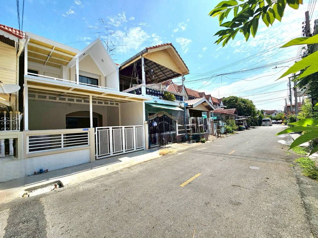 รูป ขายทาวน์เฮาส์บัวทอง 2 ติดรถไฟฟ้าคลองบางไผ่ 20 ตร.ว. 3 นอน แต่งใหม่ฟรีเฟอร์ฯ ฟรีโอน - รูปที่ 2/19
