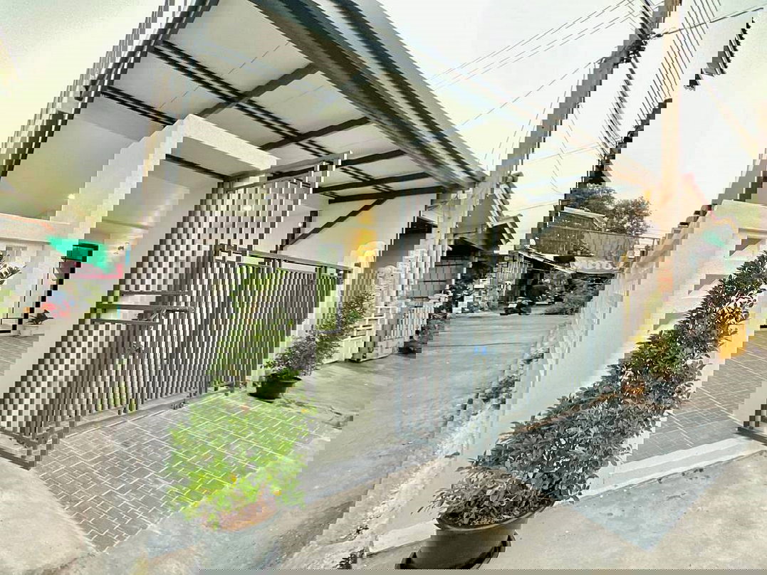 รูป บ้านหลังมุม แถมแอร์ 2 เครื่อง  มีระเบียงหน้าบ้าน   #หมู่บ้านบัวทอง 4  ถนนบ้านกล้วย – ไทรน้อย  บางบัวทอง  รีโนเวทใหม่  ใกล้เซ็นทรัล เวสเกต - รูปที่ 3/22