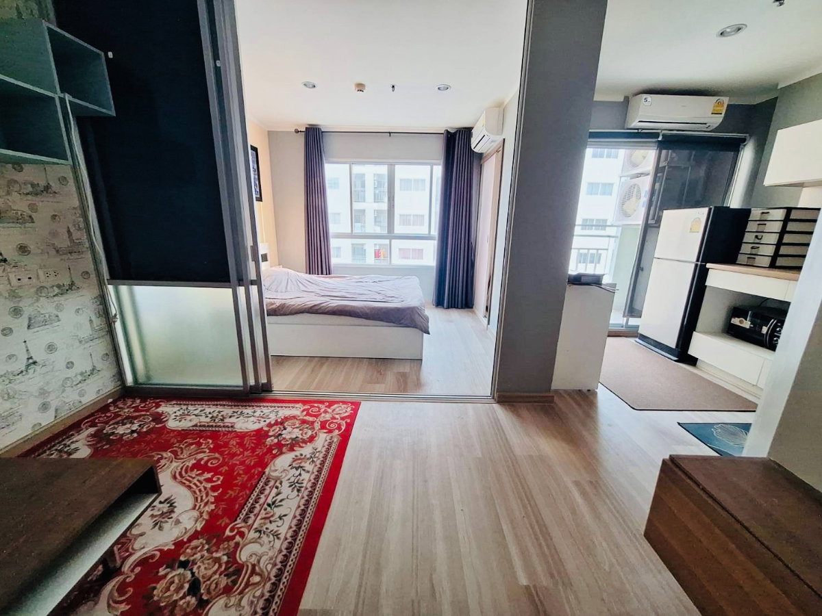 รูป ปูพื้นSPCใหม่ บิ๊กคลีน เปลี่ยนฝาชักโครก อุปกรณ์ในห้องน้ำ ที่นอนใหม่ แอร์ 2 เครื่อง ห้อง26ตรม. ที่คอนโดลุมพินี เมกะซิตี้บางนา - รูปที่ 4/8