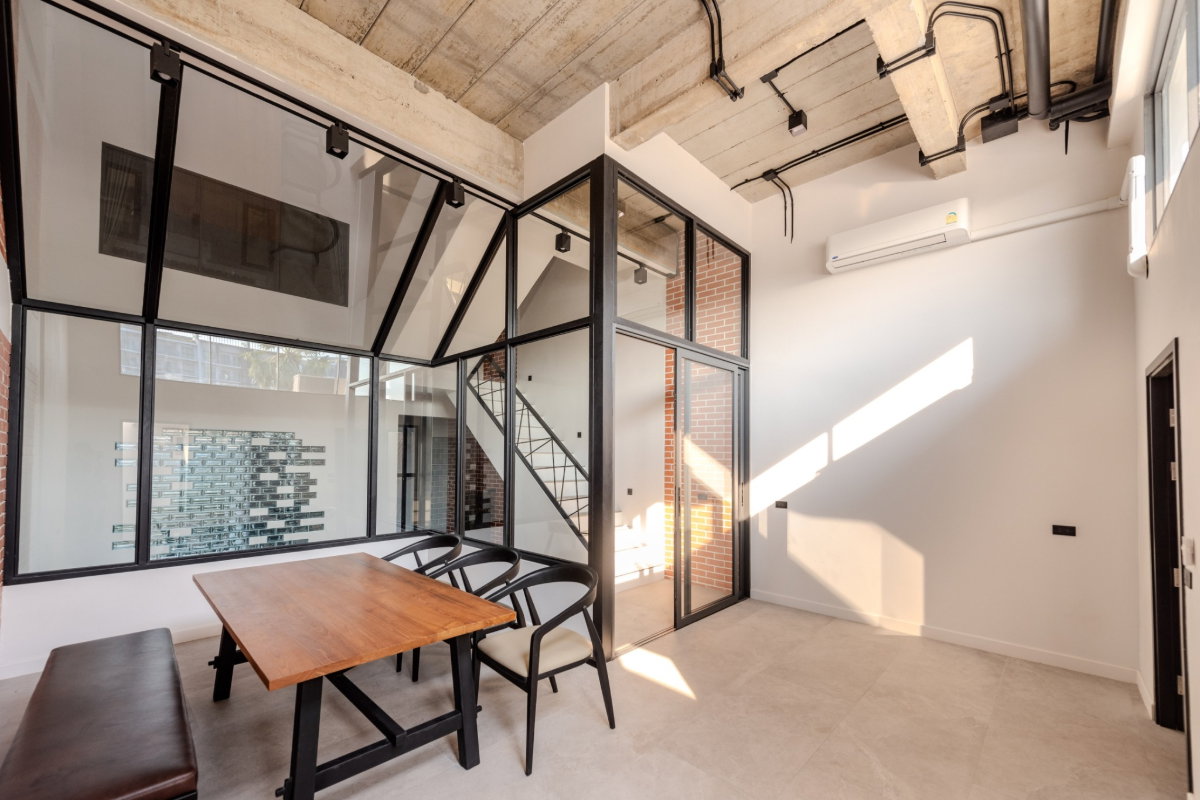 รูป Home Office Renovated and Ready to Sell / For Rent – Sukhumvit, Bangna Area - รูปที่ 15/52