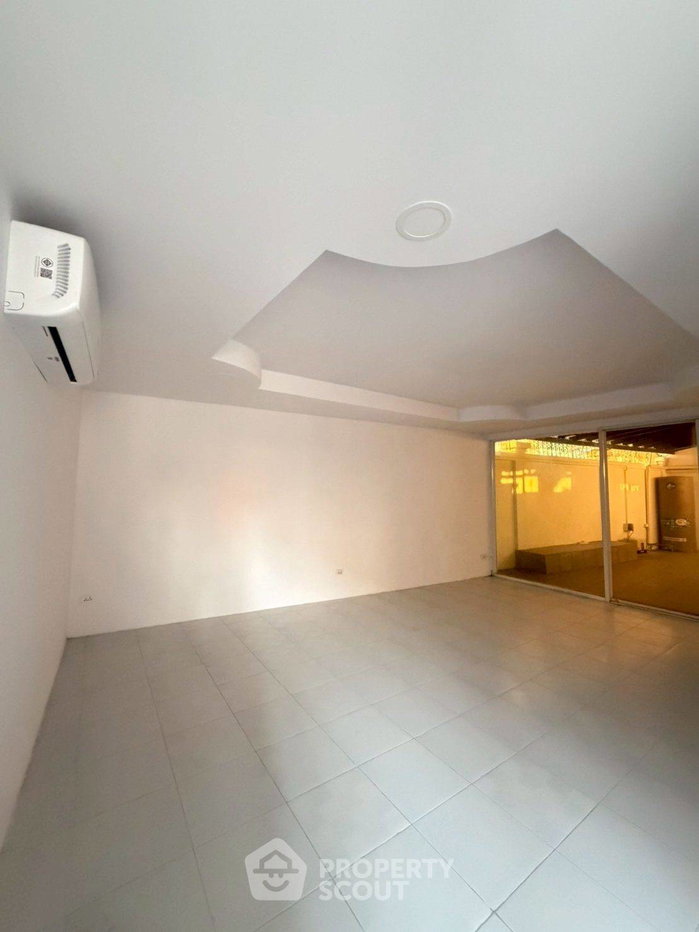 รูป ทาวน์เฮ้าส์ 3-ห้องนอน ที่ หมู่บ้านเออร์เบินสาทร ราชพฤกษ์ ใน บางจากภาษีเจริญ (ID 2782394) - รูปที่ 12/19