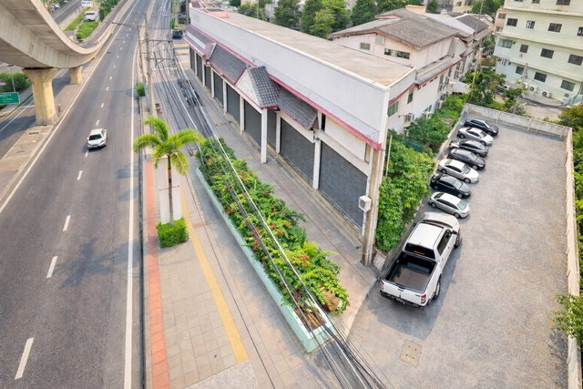 รูป ใกล้ BTS ศรีนครินทร์ 500 ม. และหอชมเมืองสมุทรปราการ 1ไร่ 1000 ตร.ม. สุขุมวิท83 BTSปากน้ำ ที่ดินพร้อมอาคาร 3ชั้น 5นอน 4น้ำ - รูปที่ 1/8