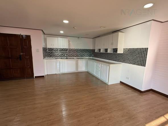 รูป 🚩 ให้เช่าคอนโด เจริญนครริเวอร์เพลส อาคาร 1 ชั้น 4 2 ห้องนอน ขนาด 110 ตรม ใกล้ ศูนย์การค้ารอยัลการ์เด้นพลาซ่า - รูปที่ 6/8