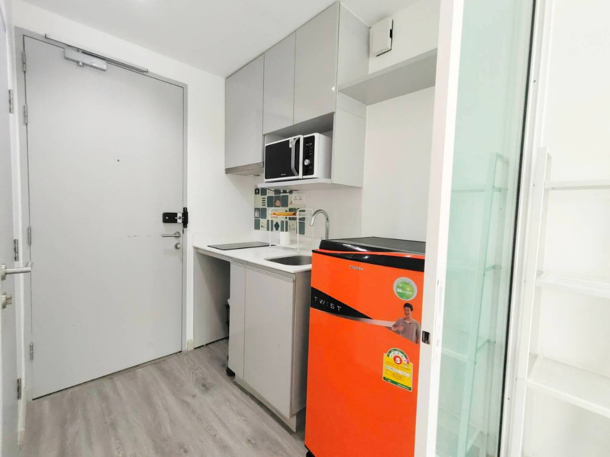 picture Great price and just steps from the BTS - 5/7