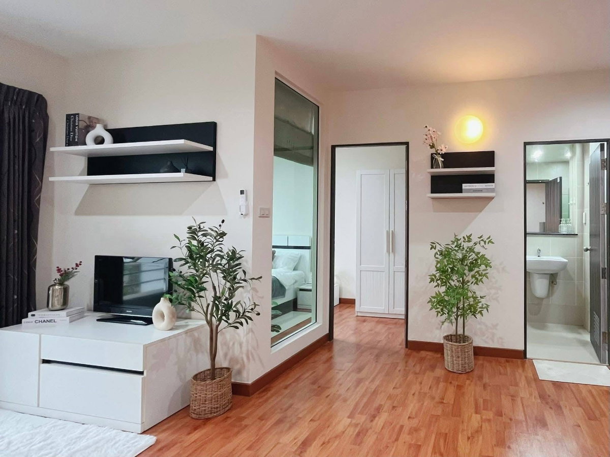 picture Urgent Sale‼️ Oneplus Khlong Chonprathan 1, 5th Floor - Size 35 sq.m. Spacious room. - 7/11