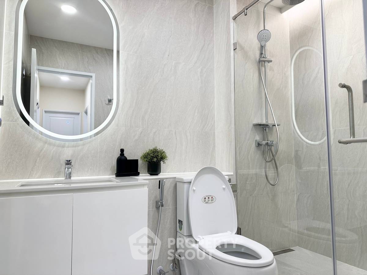 picture 3-BR Condo at Grand Langsuan Condominium near BTS Ratchadamri (ID 2066577) - 10/14