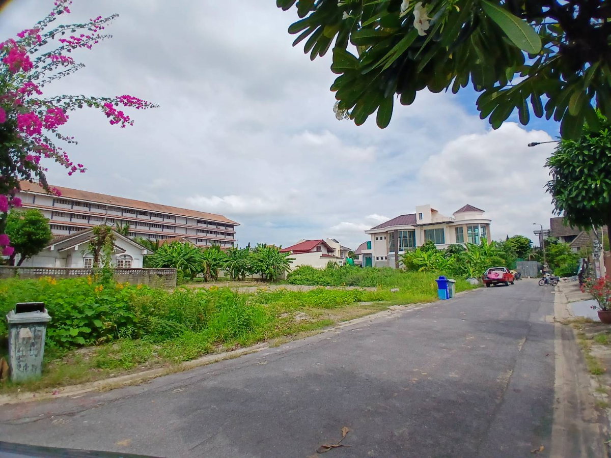 picture For rent Ngamwongwan 47 Intersection 1-2 - 3/16