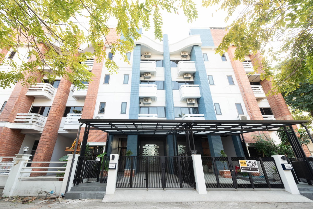 รูป Home Office Renovated and Ready to Sell / For Rent – Sukhumvit, Bangna Area - รูปที่ 2/52