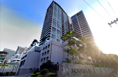 Condos for rent Pattaya Sai 3 Road : Spacious 3 beds, 3 baths condo for rent in Pattaya. Prime beachside location. 120,000 THB/month.