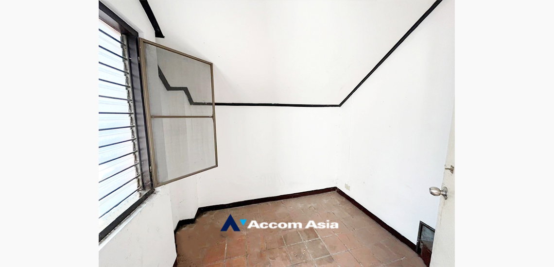 picture 🔼🔽 AccomA 📩  3 BR Townhouse in  Lumphini (AA30203) - 10/18