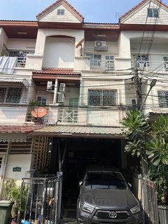 📌 ขายทาวน์เฮาส์ โครงการ ปริญลักษณ์ แจ่มจันทร์ 3 ชั้น 4 ห้องนอน 3 ห้องน้ำ