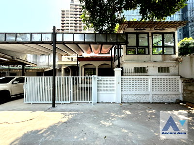 Houses for rent Srinakharinwirot University Prasanmit Campus : 🔼🔽 AccomA 📩  2 BR House in Khlong Toei (AA29865)