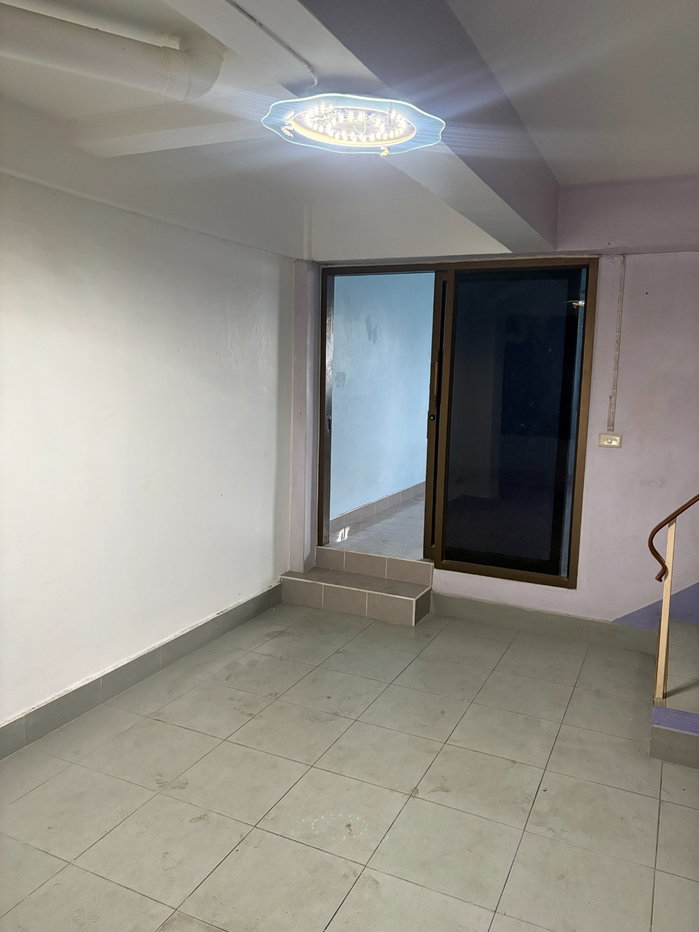 รูป ให้เช่าอาคารพาณิชย์ อ้อมใหญ่ 4 ชั้นครึ่ง พื้นที่ใช้สอยกว่า 220ตรม. หน้ากว้าง4เมตร ลึก15เมตร เพียง 10,000.-/เดือน เหมาะสำหรับทำออฟฟิศ-สตูดิโอ-โกดัง - รูปที่ 5/15