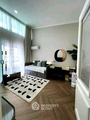 Condos for sale St. Andrews International School Bangkok : 3-BR Condo at The Bangkok Sukhumvit 61 Condominium near BTS Thong Lor (ID 2773508)