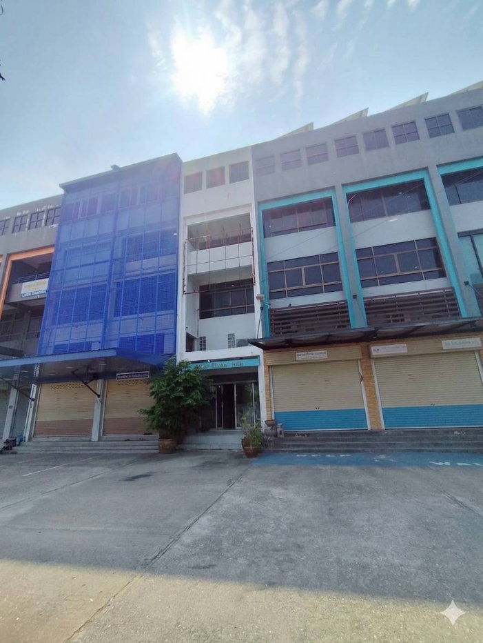 รูป ให้เช่า อาคารพาณิชย์ 4 ชั้นครึ่ง พื้นที่ 18.40 ตรว. ทำเลศักยภาพ ติดถนนลำลูกกา - ลาดสวาย ใกล้ KTC Skill Testing Center - รูปที่ 2/8