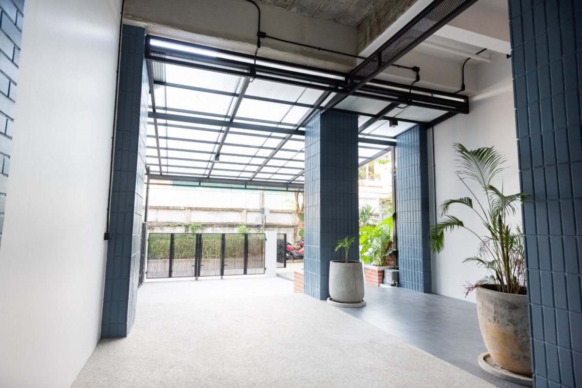 รูป Home Office Renovated and Ready to Sell / For Rent – Sukhumvit, Bangna Area - รูปที่ 6/52