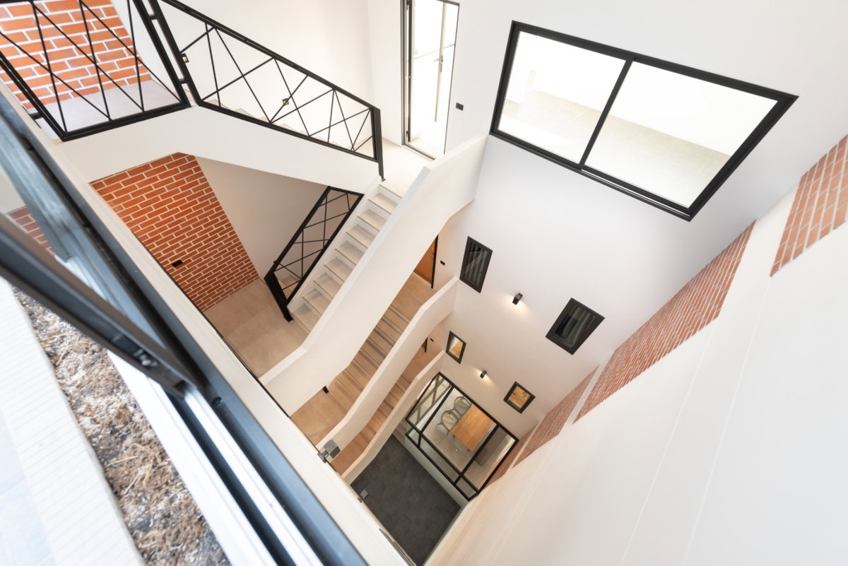 รูป Home Office Renovated and Ready to Sell / For Rent – Sukhumvit, Bangna Area - รูปที่ 43/52