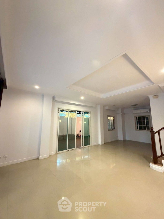 รูป ทาวน์เฮ้าส์ 3-ห้องนอน ที่ หมู่บ้านเออร์เบินสาทร ราชพฤกษ์ ใน บางจากภาษีเจริญ (ID 2782394) - รูปที่ 3/19