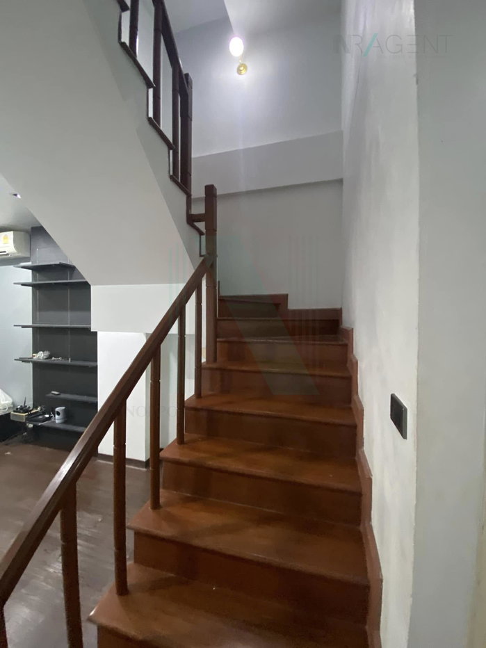 รูป 📌 ขายทาวน์เฮาส์ โครงการ ปริญลักษณ์ แจ่มจันทร์ 3 ชั้น 4 ห้องนอน 3 ห้องน้ำ - รูปที่ 3/8