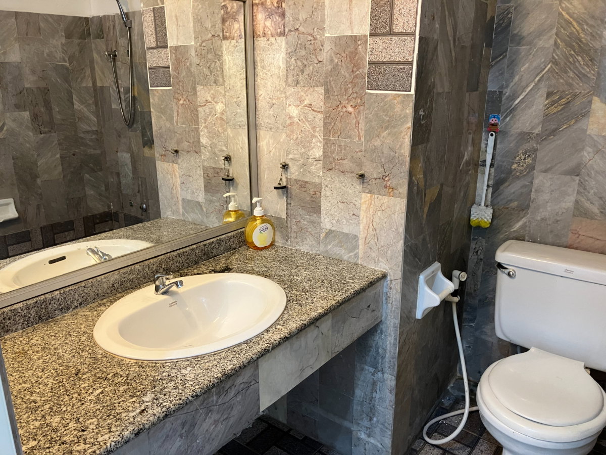 รูป  ให้เช่าด่วน พร้อมเข้าอยู่ !  นิรันดร์เรซิเดนซ์ 3 ตึก J ให้เช่าราคาถูก ใกล้มหาลัยรามคำแหง 2 ใกล้เมกะบางนา ราคา 2000/ เดือน !  - รูปที่ 3/5